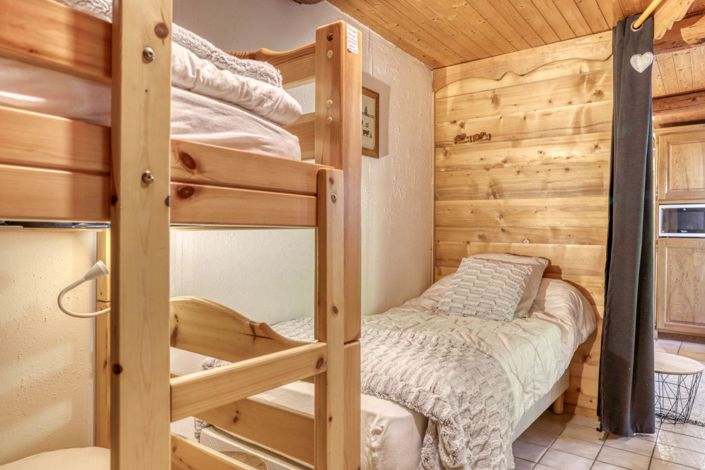 Image No.9-6 Bed House for sale