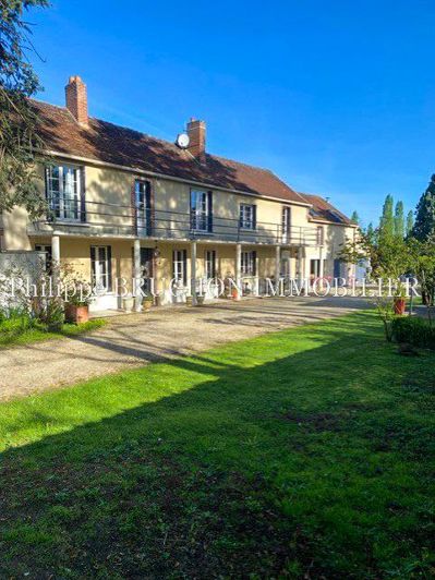 Image No.1-5 Bed House for sale