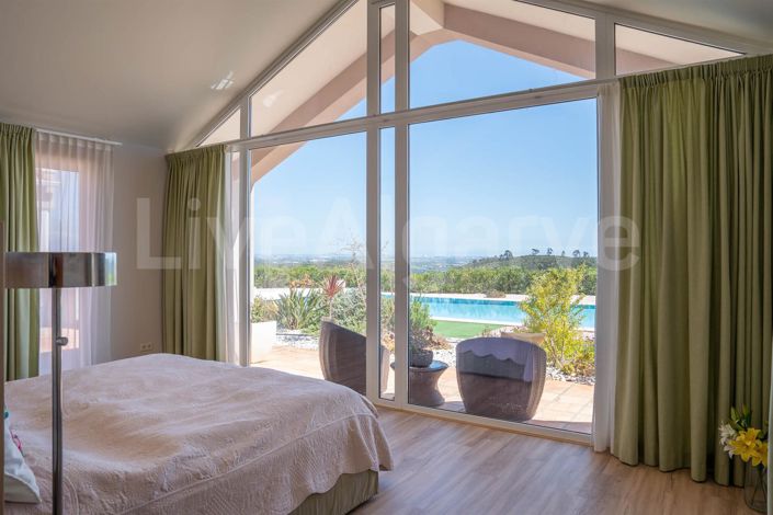 Image No.25-5 Bed House for sale