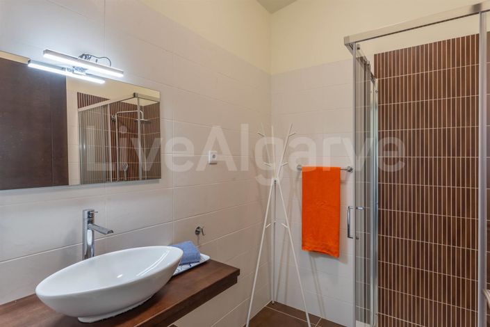 Image No.43-5 Bed House for sale