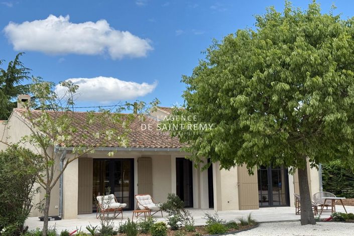 Image No.1-4 Bed House for sale