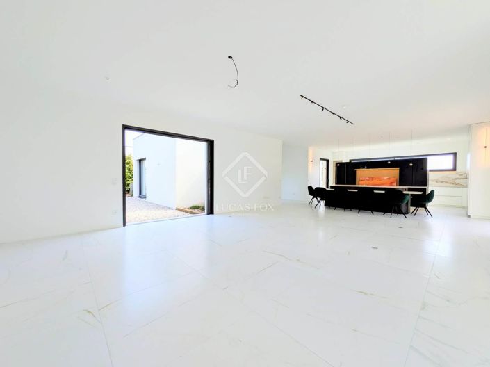 Image No.11-3 Bed House for sale