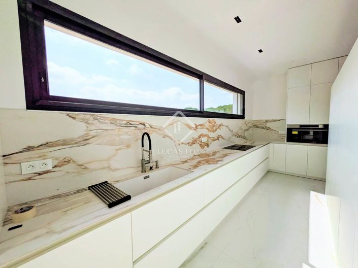 Image No.12-3 Bed House for sale