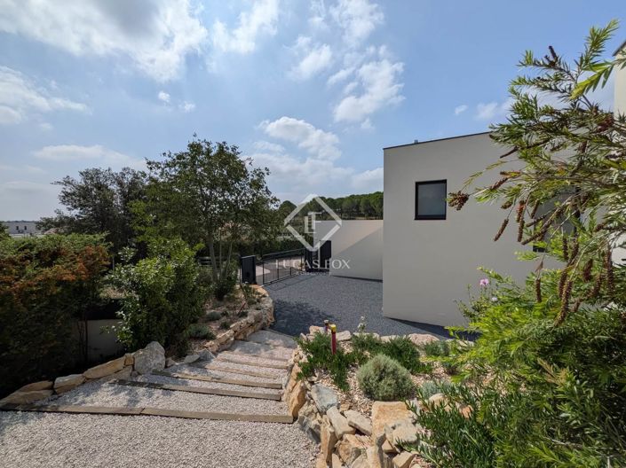 Image No.14-3 Bed House for sale