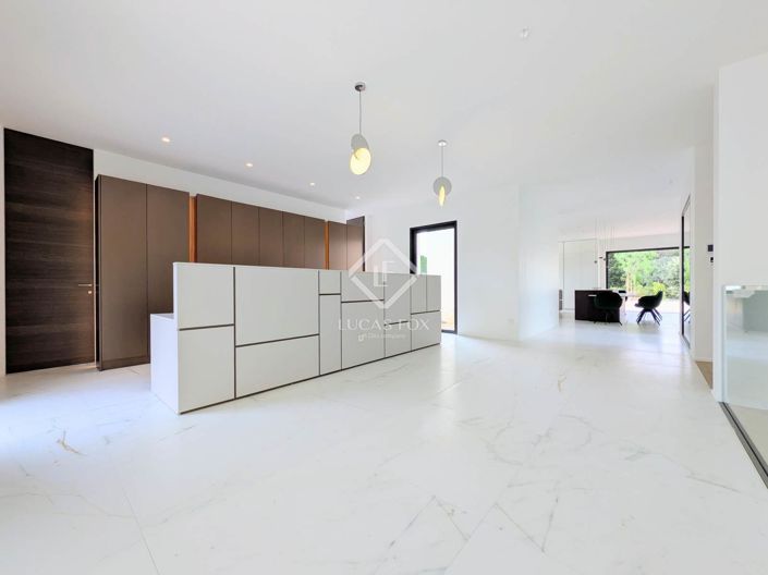 Image No.16-3 Bed House for sale