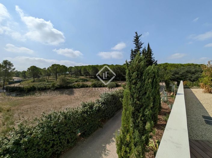 Image No.18-3 Bed House for sale