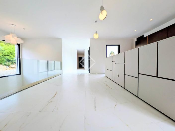 Image No.29-3 Bed House for sale