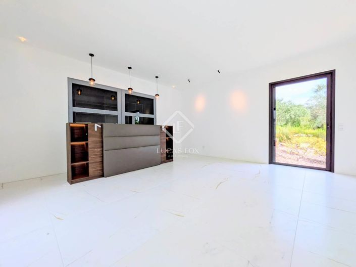 Image No.8-3 Bed House for sale