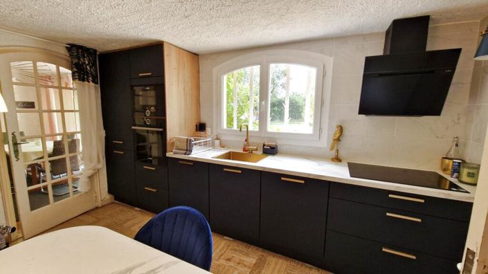 Image No.8-5 Bed House for sale