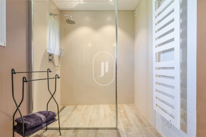 Image No.10-4 Bed House for sale