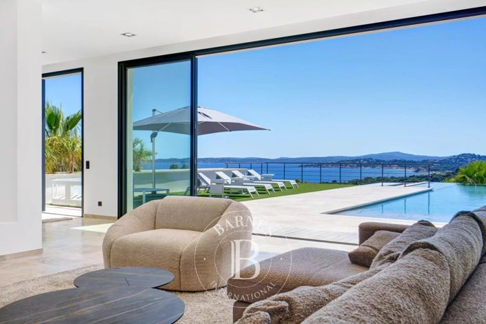 Image No.2-6 Bed House for sale