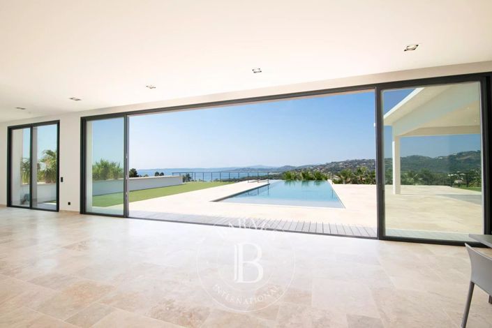 Image No.5-6 Bed House for sale