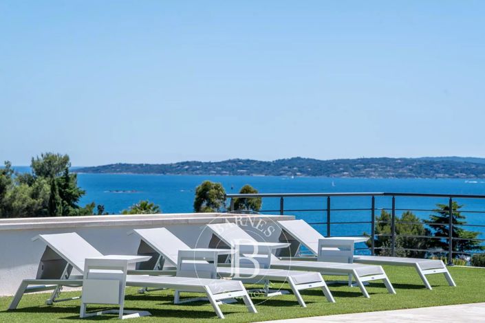 Image No.7-6 Bed House for sale