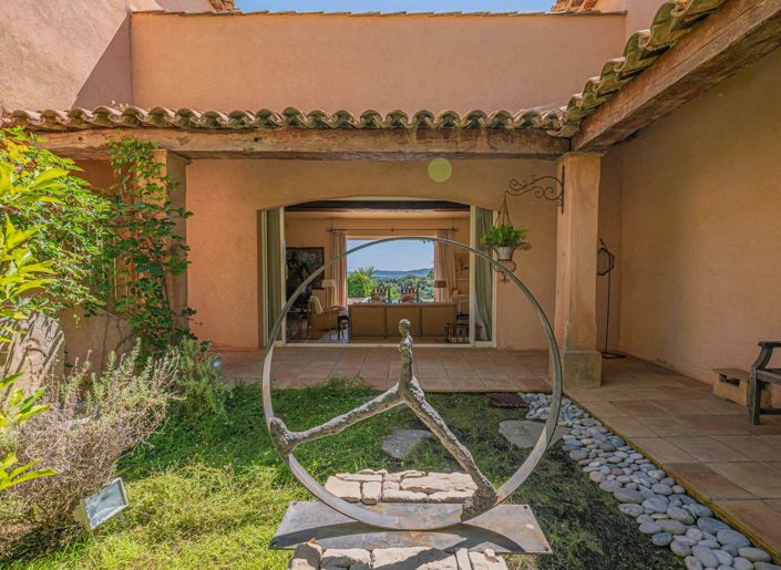 Image No.10-6 Bed House for sale