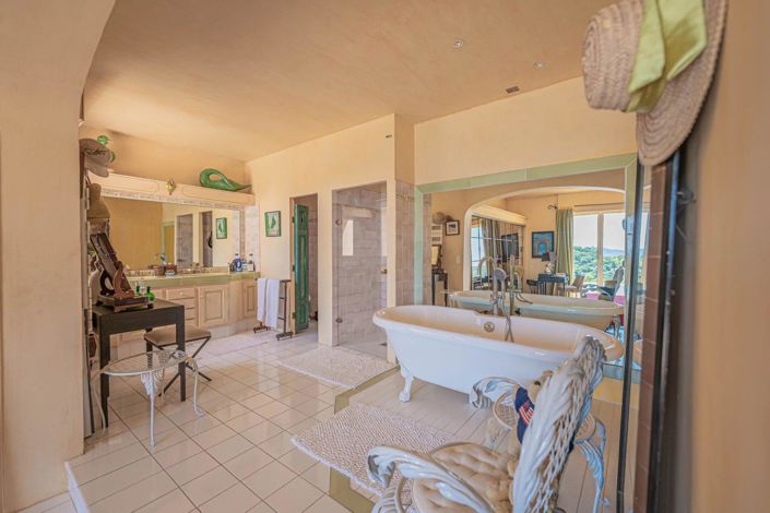 Image No.12-6 Bed House for sale