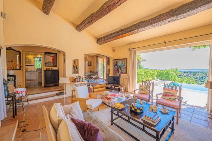 Image No.6-6 Bed House for sale