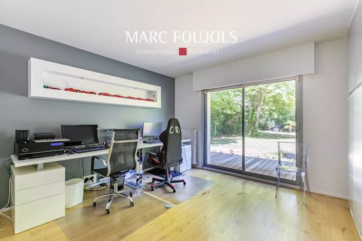 Image No.14-6 Bed House for sale