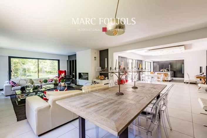 Image No.5-6 Bed House for sale