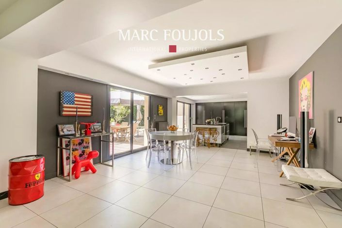 Image No.9-6 Bed House for sale