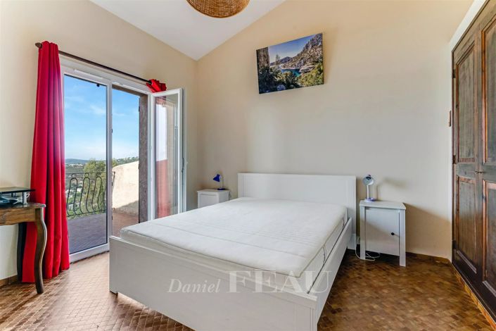 Image No.11-3 Bed House for sale