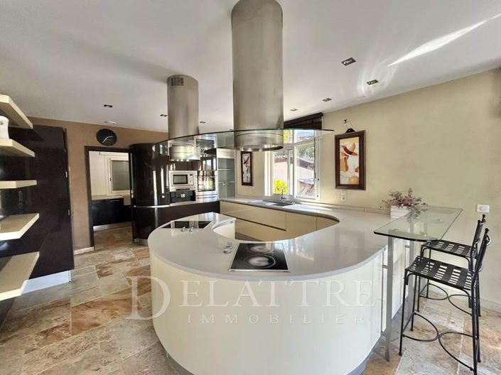 Image No.3-5 Bed House for sale