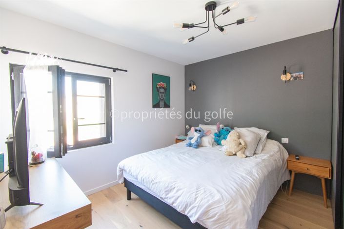 Image No.17-6 Bed House for sale