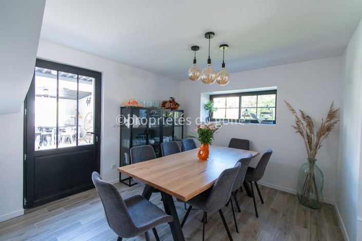 Image No.8-6 Bed House for sale