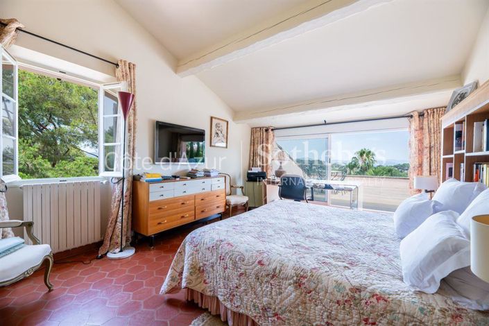 Image No.17-6 Bed House for sale