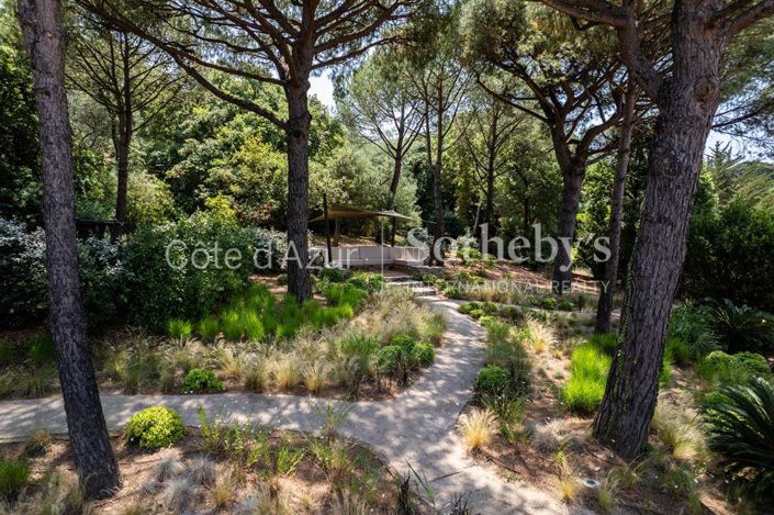 Image No.8-6 Bed House for sale