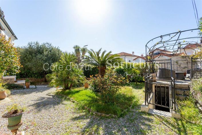 Image No.13-6 Bed Property for sale