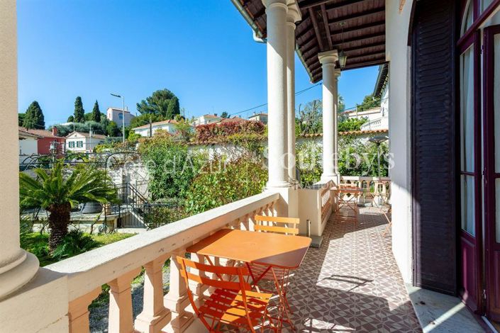 Image No.2-6 Bed Property for sale