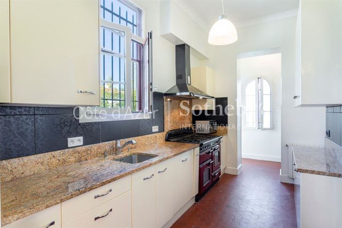 Image No.9-6 Bed Property for sale