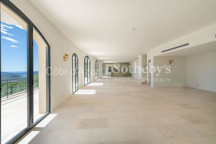 Image No.8-4 Bed House for sale