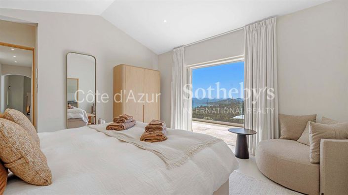 Image No.10-4 Bed Property for sale