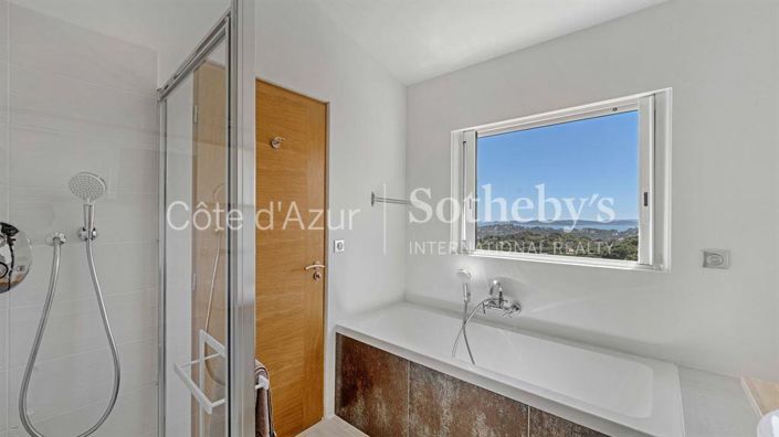 Image No.9-4 Bed Property for sale