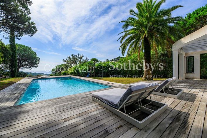 Image No.12-7 Bed Property for sale