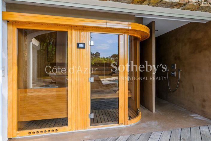 Image No.15-7 Bed Property for sale