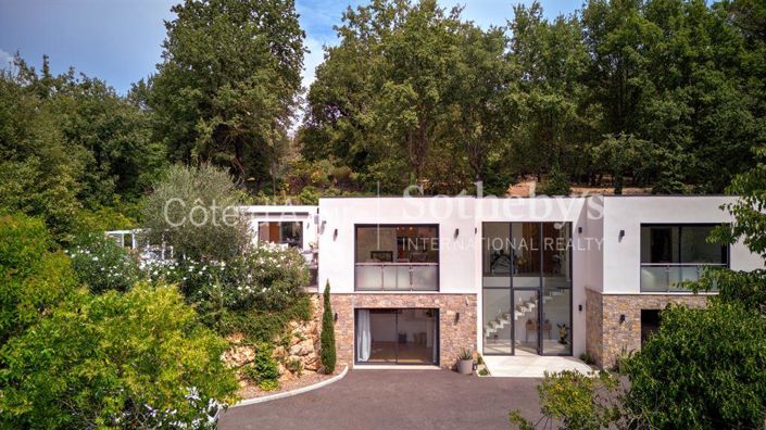 Image No.1-5 Bed Property for sale