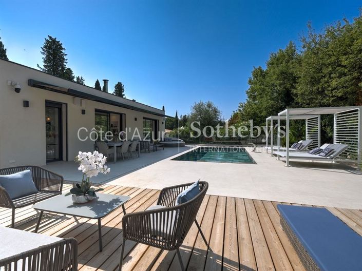 Image No.10-5 Bed Property for sale