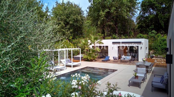 Image No.2-5 Bed Property for sale