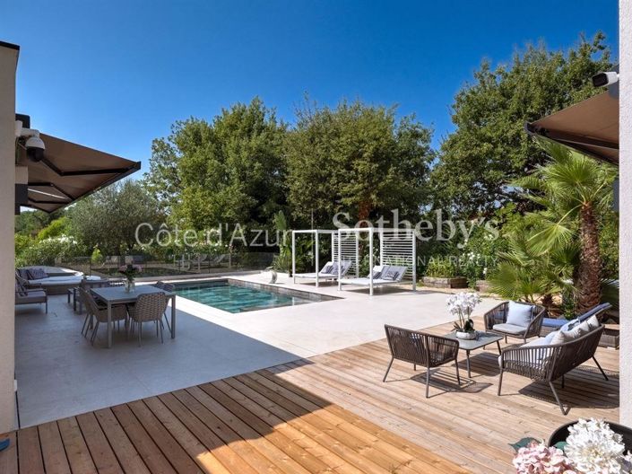 Image No.5-5 Bed Property for sale