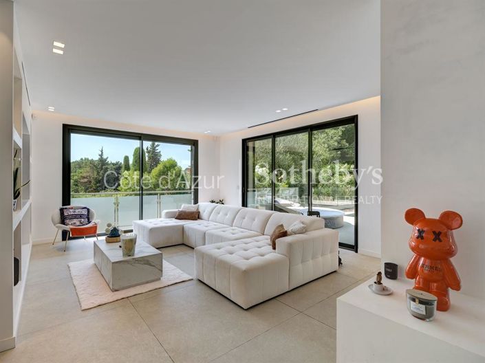 Image No.7-5 Bed Property for sale