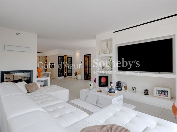 Image No.9-5 Bed Property for sale