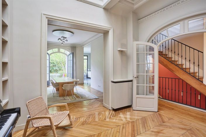 Image No.16-6 Bed House for sale