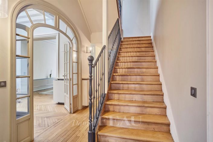 Image No.17-6 Bed House for sale