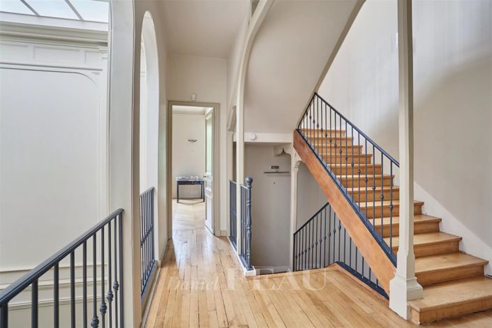 Image No.18-6 Bed House for sale