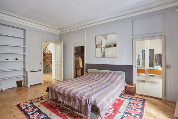 Image No.20-6 Bed House for sale