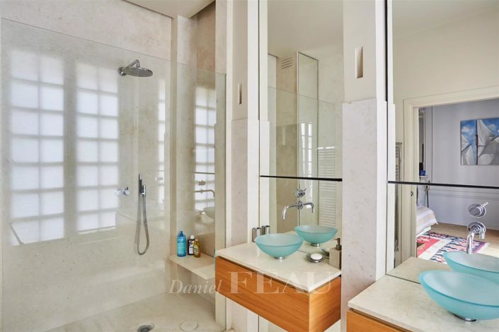 Image No.21-6 Bed House for sale