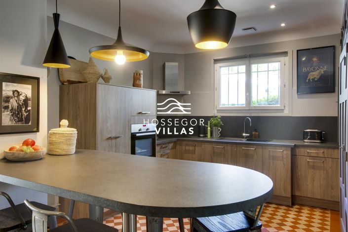 Image No.6-4 Bed House for sale