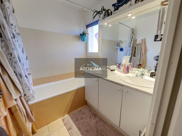 Image No.5-2 Bed House for sale